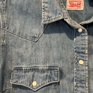 Vintage western Levi’s denim shirt with pearl snaps